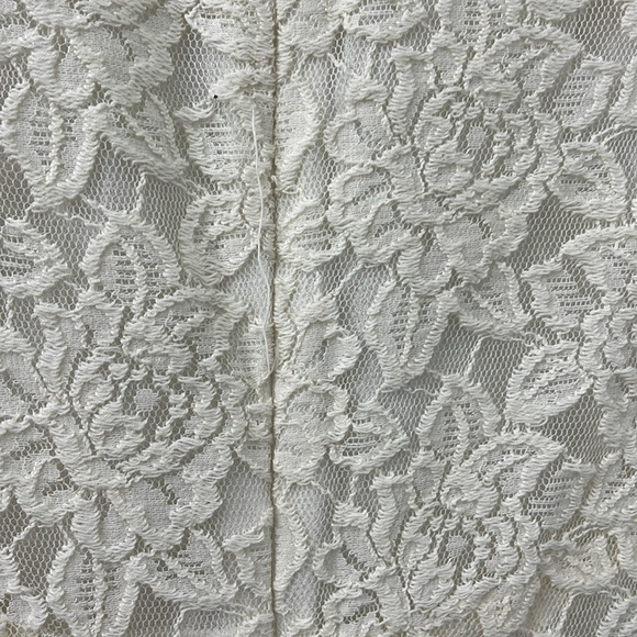 Elegant Cream Lace Dress - Picture 4 of 10